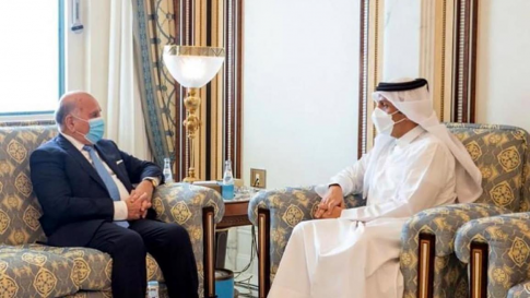وزير الخارجيّة يستقبل نظيره القطري  في مطار بغداد 