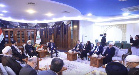 محافظ النجف يلتقي وفدا يمثل المرشد الاعلى للجمهوري