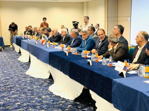 حكومة البصرة تبحث مع وفد ايراني الأعمال ونسب الانج