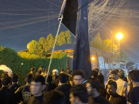 البصريون يحيون مراسيم يوم العاشر من محرم في مسجد خ