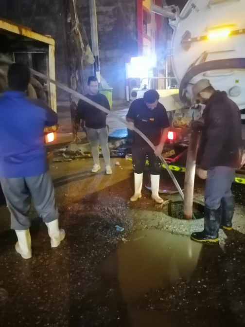 مجاري البصرة تستنفر الياتها وكوادرها لتصريف مياه ا