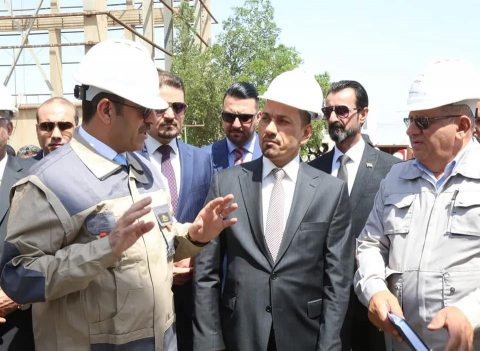 وزيـر الصناعـة يؤكـد من البصرة : العـزم علـى البـد