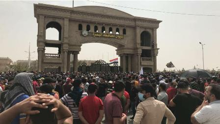 العشرات من العاملين ضمن الـ 30 الف وظيفة  في البصر