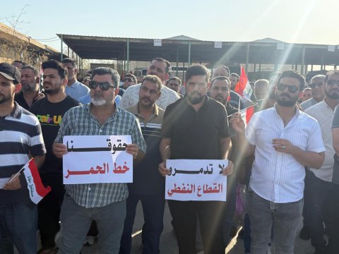 منتسبو مصطفى الشعبية بالبصرة يحتجون على قرار الحكو