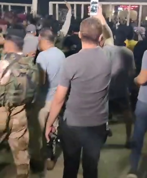بدء دخول الشاحنات المحملة بالمواد الغذائية بالدخول