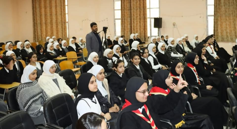 وفد علمي إيراني يزور ثانوية المتميزات في البصرة وي