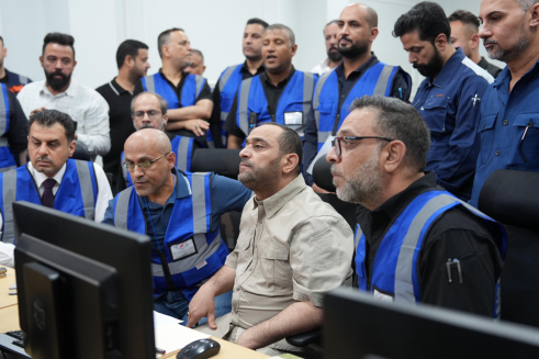  وزير الكهرباء يفتتح مركز السيطرة والتوزيع السترات