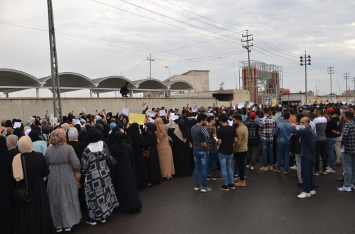 المحاضرون المجانيون والعقود يغلقون مبنى تربية البص