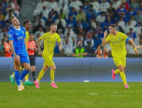 بثنائية ضد الهلال ... رونالدو يقود النصر السعودي ل
