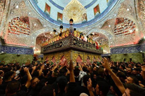 حشود الزائرين يحيون ذكرى استشهاد الإمام الحسين (ع)