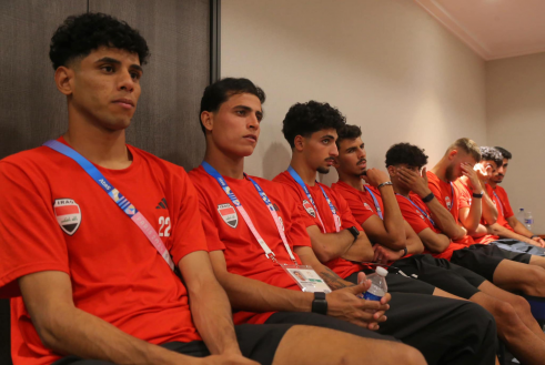 درجال يلتقي لاعبي منتخبنا الأولمبي ويحثهم على تقدي