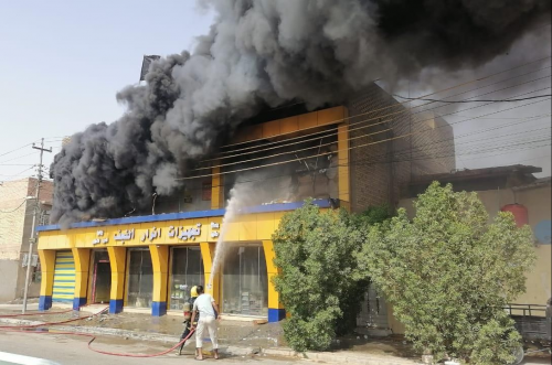 اخماد حريق اندلع في مجمع تجاري بالنجف 