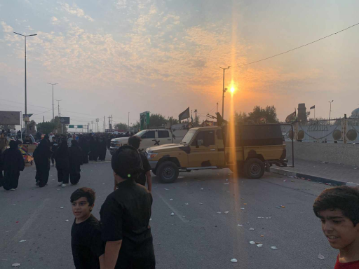 بالصور... الالاف من  البصرين يحيون زيارة الأربعين 
