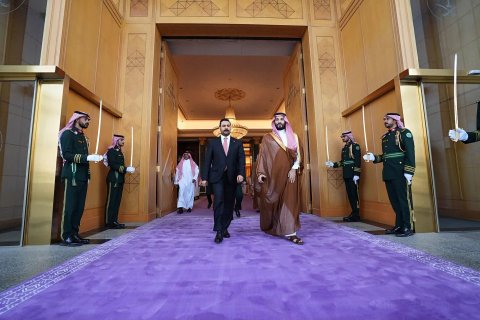 الزيدي يلتقي العاهل السعودي …ويؤكد موقف العراق الث