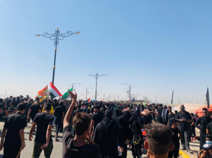 بالصور... الالاف من  البصرين يحيون زيارة الأربعين 