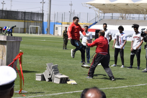 وزير الدفاع يفتتح ملعب النادي البحري الرياضي بالبص