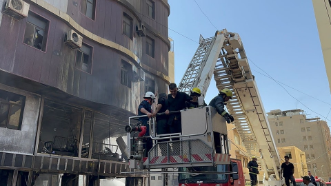 بمشاركة ١٥ عجلة اطفاء .. انتهاء عمليات اخماد حريق 
