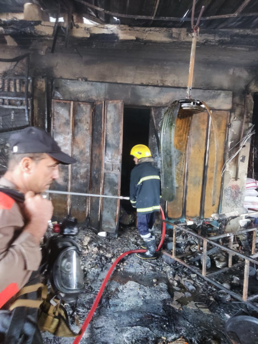 اخماد حريق اندلع في سوق الجمهورية وسط البصرة 