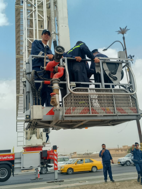انقاذ شاب حاول الانتحار  من أعلى  الوحات الاعلانية