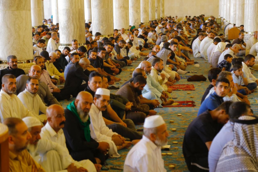 خطيب جمعة الكوفة : أهمية العلم و دور المدرسة و الأ