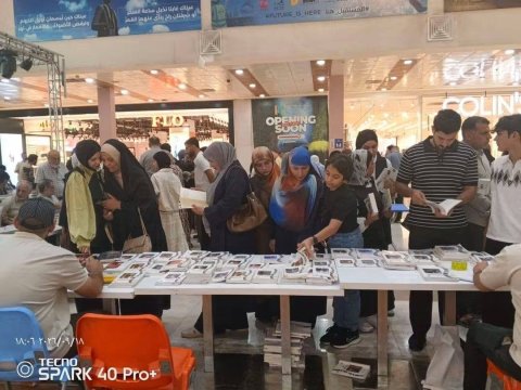 أكثر من ألفي كتاب مجانا.. / ثورة الورق /  يستقطب ج