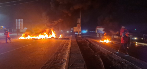 محتجون يقطعون طريق زبير - سفوان غربي البصرة احتجاج