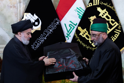 مراسم تبديل الرايات في كربلاء المقدسة إيذاناً ببدء