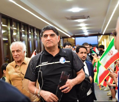 وفد نادي استقلال الإيراني يصل إلى مطار البصرة الدو