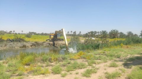 مديرية الموارد المائية في النجف تنفذ أعمال تطهير مبازل ضمن ا