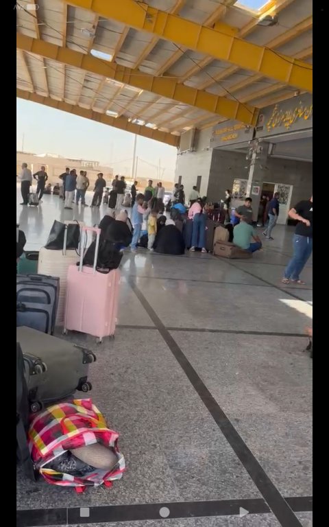 عوائل عالقة في الشلامجة تناشد الحكومة التدخل والسماح لها بال