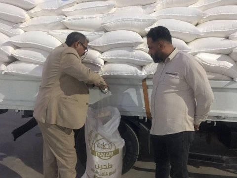 التجارة :  ضبط مطحنة اهلية تقوم بعملية التلاعب بكميات الطحين