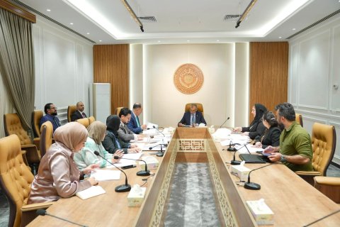 وزير المالية يعلن تثبيت العقود على الملاك الدائم ضمن مشروع ا