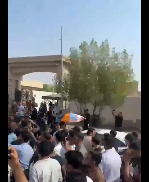 شريحة العقود ضمن الـ 13 ألف درجة وظيفية في البصرة يطالبون بص