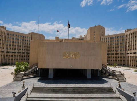 النفط: الناقلة المستهدفة في المياه الإقليمية مستأجرة من قبل 