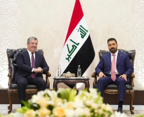 الزيدي يلتقي بارزاني .. ويؤكد حرص الحكومة على التعاون مع حكو