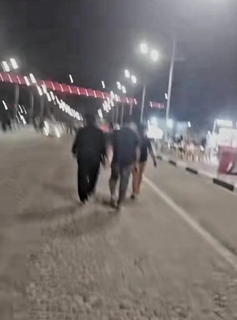 محتجون في البصرة ينسحبون من أمام القنصلية الكويتية ويمنحون السلطات مهلة أربعة أيام