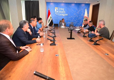 رئيس اتحاد الكرة يبحث مع  ارنولد  المرحلةِ التحضيريةِ المرتق