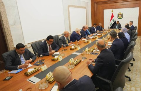 الزيدي يوجّه بحزمة من المبادرات لتنشيط الاقتصاد وتمويل المشا