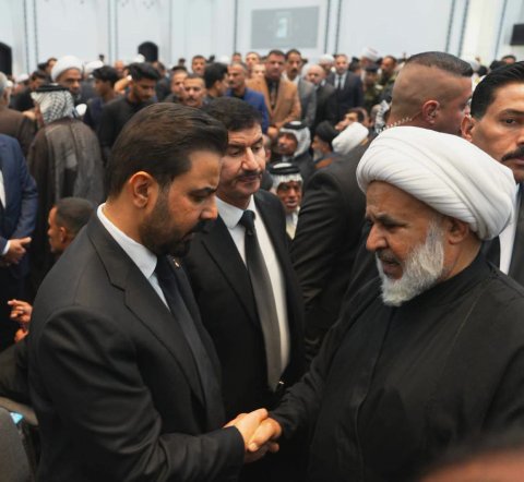 الزيدي يحضر مجلس عزاء أقيم في النجف على روح المرجع الديني ال