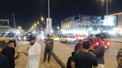 العشرات من أهالي حي الحسين في البصرة يتظاهرون احتجاجاً على ت