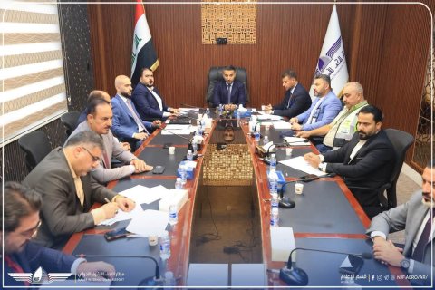 محافظ النجف الأشرف يلتقي مع إدارة المطار ويؤكد تعزيز الأداء 
