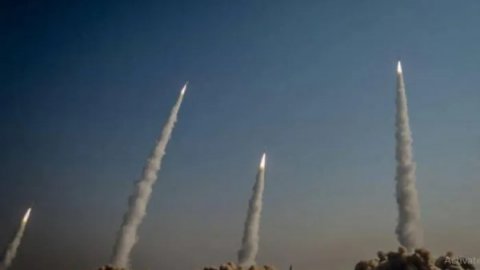 الأردن: اعتراض 3 صواريخ إيرانية وسقوط رابع في منطقة نائية