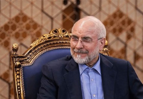 قاليباف يرد على أوهام وزير الخزانة الأمريكي بشأن النفط بـ ٤٠