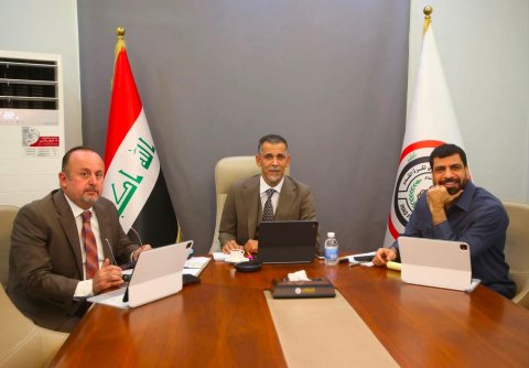اللجنة المكلفة من اتحاد الكرة تجتمع بآرنولد لتجديد عقده مدرب