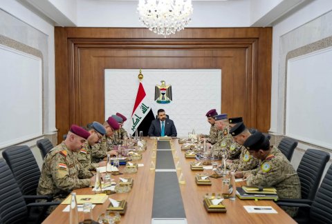 القائد  العام يناقش خطة بناء وتطوير قدرات الدفاع الجوي وتعزيز جاهزيته