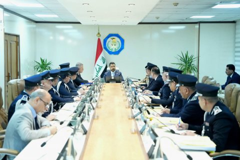 الزيدي يجري زيارة إلى وزارة الداخلية ويصادق على ملف ترقية عد
