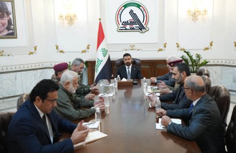 الزيدي يزور مقر هيئة الحشد الشعبي ويوجه بتكريم عوائل الشهداء ورعاية الجرحى