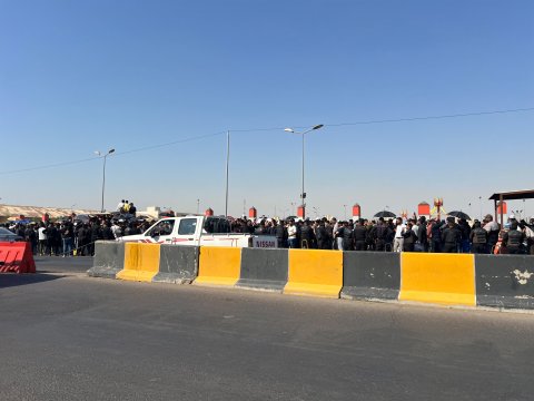 متعاقدو الـ13 ألف درجة وظيفية في البصرة يطالبون بصرف رواتبهم