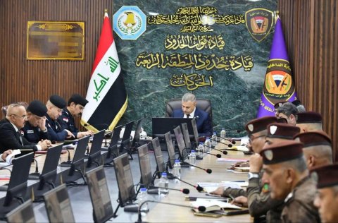 الوكيل الأقدم لوزارة الداخلية يعقد مؤتمرا امنيا في مقر قيادة حرس حدود المنطقة الرابعة في البصرة