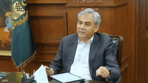 وزير الداخلية الباكستاني في طهران حاملا رسالة مهمة